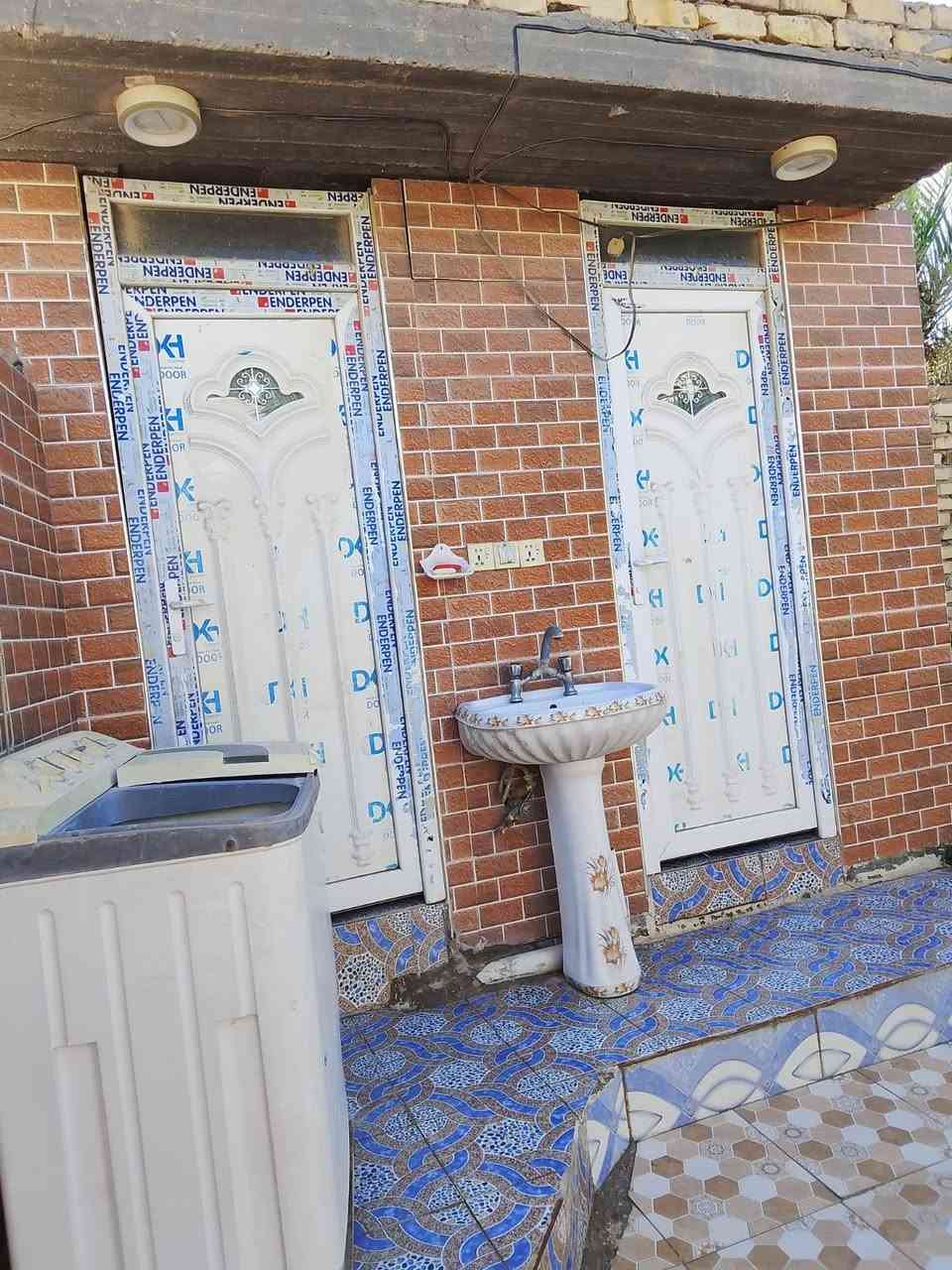 بيت للبيع منطقة الدروع قرب شركة السيراميك جنةمساحة١٧٠م الرحمن للاستفسار /***********
