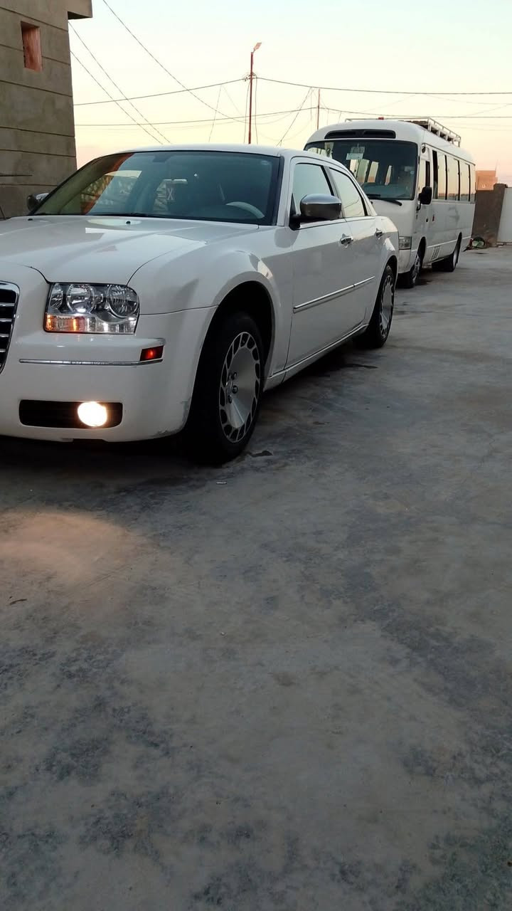 السلام عليكم مرخصت الادمن 
اوباما 2010 اصل 
كفاله عامه  
رقم شمالي بأسمي شرط التحويل 
سنويه جديده لغاية 2028
4 جوكات  كشنات جلد 
اي بي اس الجبير 
مكينه 3500 
كير ومكينه جدد 
جداديه جديده 
كهربائيات كلها شغاله 
تخم تاير جديد 
السياره جديده بمعنى الكلمه 
مكان السياره الديوانية 
السعر 145 وبيها مجال لطيبين 
*********** 
***********
