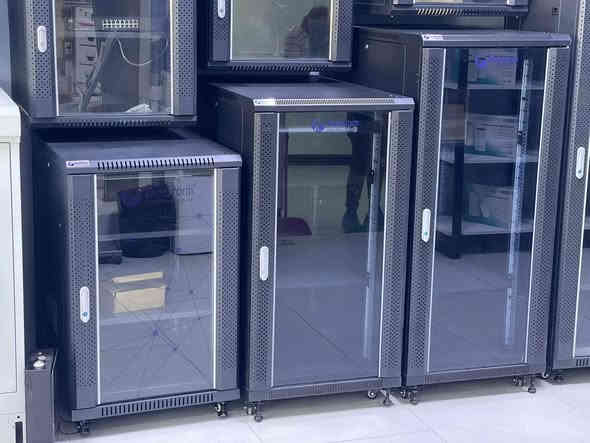 📣📣📣  متوفر لدينا 

📦 راكات BlueStorm الأصلية – كافة المقاسات متوفرة

🔹 راكات Wall Mount (حائطية)

2U – 530×350
💵 28,500

4U – 600×450×280
💵 75,000

6U – 600×450×350
💵 81,000

9U – 600×450×520
💵 98,000
9U – 600×600×520
💵 127,500

12U – 600×450×640
💵 145,000
12U – 600×600×640
💵 156,000
12U – 600×1050×640
💵 80,000

15U – 600×450×765
💵 163,000
15U – 600×600×765
💵 175,000

⸻

🔹 راكات Standing – 18U

18U – 600×600×900

2 Fan + PDU + 2 Shelf + Light
💵 367,500

18U – 600×800×900

4 Fan + PDU + 2 Shelf + Light
💵 402,000

18U – 600×1000×900

4 Fan + PDU + 2 Shelf + Light
💵 430,500

18U – 600×1000×900 (Vented Door)

4 Fan + PDU + 2 Shelf + Light
💵 427,500

⸻

🔹 راكات Standing – 22U

22U – 600×800×1070

4 Fan + PDU + 2 Shelf + Light
💵 375,000

22U – 600×800×1070

4 Fan + PDU + 2 Shelf + Light
💵 435,000

22U – 600×1000×1070

4 Fan + PDU + 2 Shelf + Light
💵 472,500

22U – 600×1000×1070 (Vented Door)

4 Fan + PDU + 2 Shelf + Light
💵 472,500

⸻

🔹 راكات Standing – 27U

27U – 600×800×1280

4 Fan + PDU + 2 Shelf + Light
💵 477,000

27U – 600×800×1280 (Vented Door)

4 Fan + PDU + 2 Shelf + Light
💵 477,000

27U – 600×1000×1280

4 Fan + PDU + 2 Shelf + Light
💵 409,500

27U – 600×1000×1280

4 Fan + PDU + 2 Shelf + Light
💵 525,000

27U – 600×1000×1280 (Vented Door)

4 Fan + PDU + 2 Shelf + Light
💵 525,000

⸻

🔹 راكات Standing – 32U

32U – 600×1000×1520

4 Fan + PDU + 2 Shelf + Light
💵 600,000

32U – 600×1000×1520 (Vented Door)

4 Fan + PDU + 2 Shelf + Light
💵 600,000

⸻

🔹 راكات Standing – 37U

37U – 600×1000×1735

4 Fan + PDU + 2 Shelf + Light
💵 675,000

37U – 600×1000×1735 (Vented Door)

4 Fan + PDU + 2 Shelf + Light
💵 675,000

⸻

🔹 راكات Standing – 42U

42U – 600×1000×1960

4 Fan + PDU + 2 Shelf + Light + Heat Sensor
💵 787,500

42U – 600×1000×1960 (Vented Door)

4 Fan + PDU + 2 Shelf + Light + Heat Sensor + 2 Vertical Cable Manager
💵 930,000

42U – 800×1070×1960

4 Fan + PDU + 2 Shelf + Light + Heat Sensor + 2 Vertical Cable Manager
💵 1,215,000

42U – 800×1000×1960 – SMART RACK

💵 1,320,000

⸻

🔹 راكات Standing – 47U / 48U

47U – 800×1000×2180

4 Fan + PDU + 2 Shelf + Light + Heat Sensor + 2 Vertical Cable Manager
💵 1,350,000

48U – 800×1070×1960 (Vented Door)

4 Fan + PDU + 2 Shelf + Light + Heat Sensor + 4 Vertical Cable Manager
💵 1,282,500

‏‎متوفر توصيل الى بغداد وجميع المحافظات 🚙🚗      

‏‎‏‎📞*********** 
‏‎‏‎📞*********** 

📲 رابط التواصل على واتساب مباشر
https://wa.me/9647759500059
https://wa.me/9647838334480

‏‎📍 العنوان : شارع الصناعة مقابل الجامعة التكنولوجية فلكة باب الرئاسة
