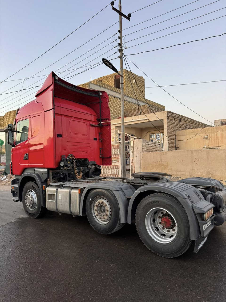 السلام عليكم 
سكانيا سنگل امامي مكينة ٦ گير كهربائي  
موديل ٢٠٠٨ رقم أربيل  فول مواصفات 
ثلاجة تبريد شغال 
سنويه جديدة لل ٢٠٣٠
قلاب ٣ لوحات 
للاتصال ***********
