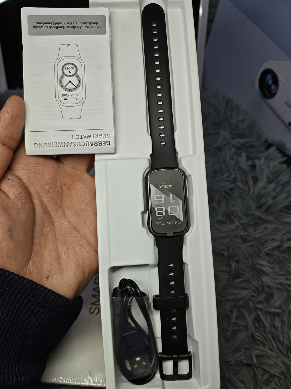 ساعة سمارت تربطها ع برنامج بالهاتف و بيها هواي سوالف..  قياس عدد الخطوات و تحكم بكاميرا الهاتف وتحكمات اخرى.. 
ممكن تغير الخلفية كذلك بيها هواي تصاميم مختلفة  
8 الاف


**إذا كنت صاحب هذا الإعلان وتريد حذفه لأي سبب، رجاءا أرسل رسالة إلى الدعم الفني**