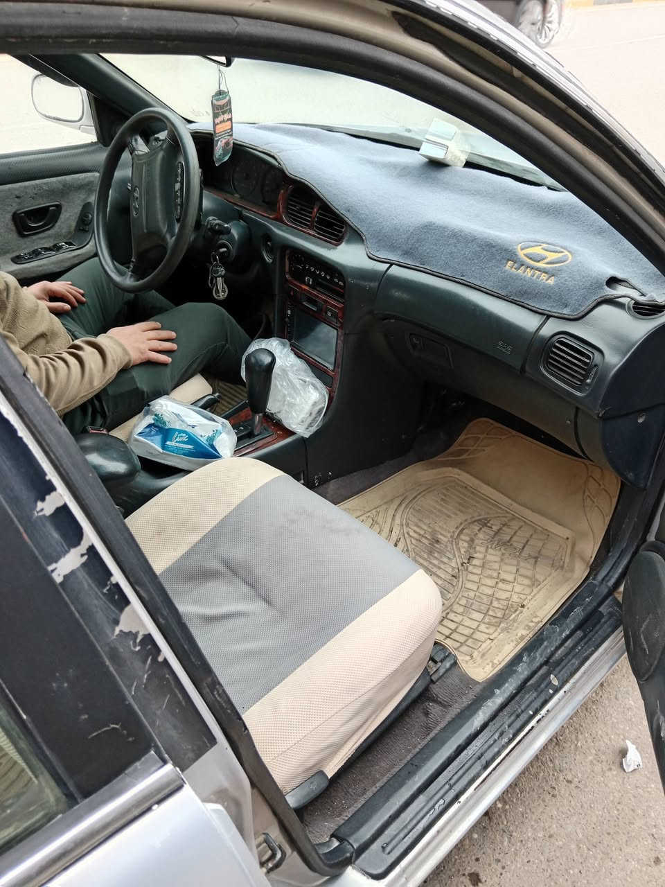 سوناتا للبيع ٩٥ اوتوماتيك كير محرك مكفولات تبريد شغال بسمي سنويه بعدها مصاقطه سعر ٤٥ وبيه مجال الاتصال ***********
