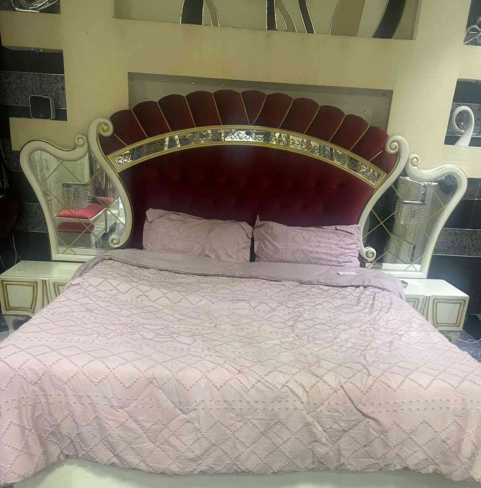 غرفه تركيه فول نضافه اي ضرر مابيه 
سعر 650وبيه مجال


**إذا كنت صاحب هذا الإعلان وتريد حذفه لأي سبب، رجاءا أرسل رسالة إلى الدعم الفني**