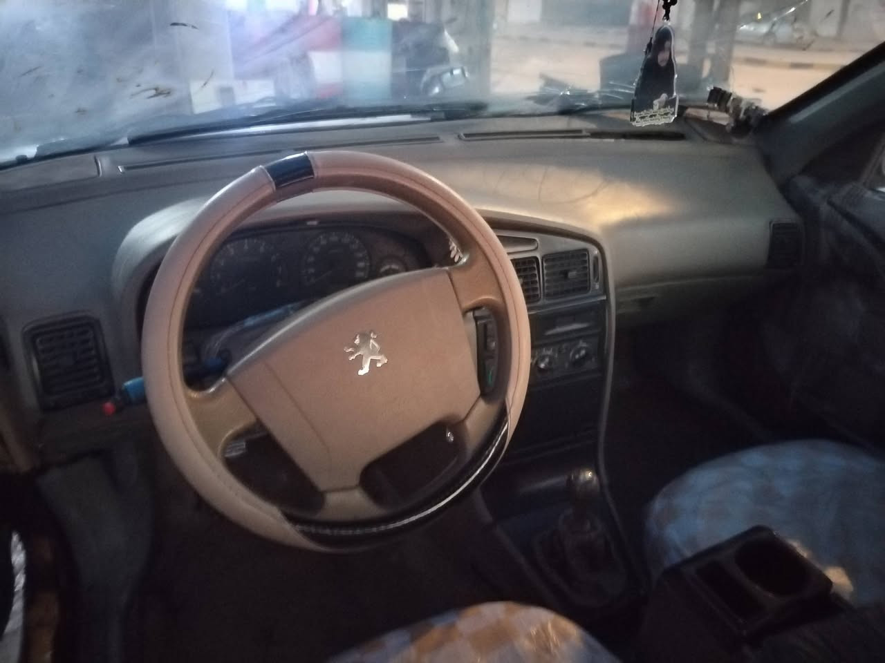 سلام عليكم بيجو 405 للبيع نضيفة سيارة العنوان النجف الاشرف سعر 20وبيه مجال قليل  كير ومحرك نضاف رقم   الهاتف ***********
