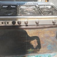 للبيع  طباخ كريازي مصري مستعمل بحالة جيدة  شغال 5 عيون مع الفرن  07902...