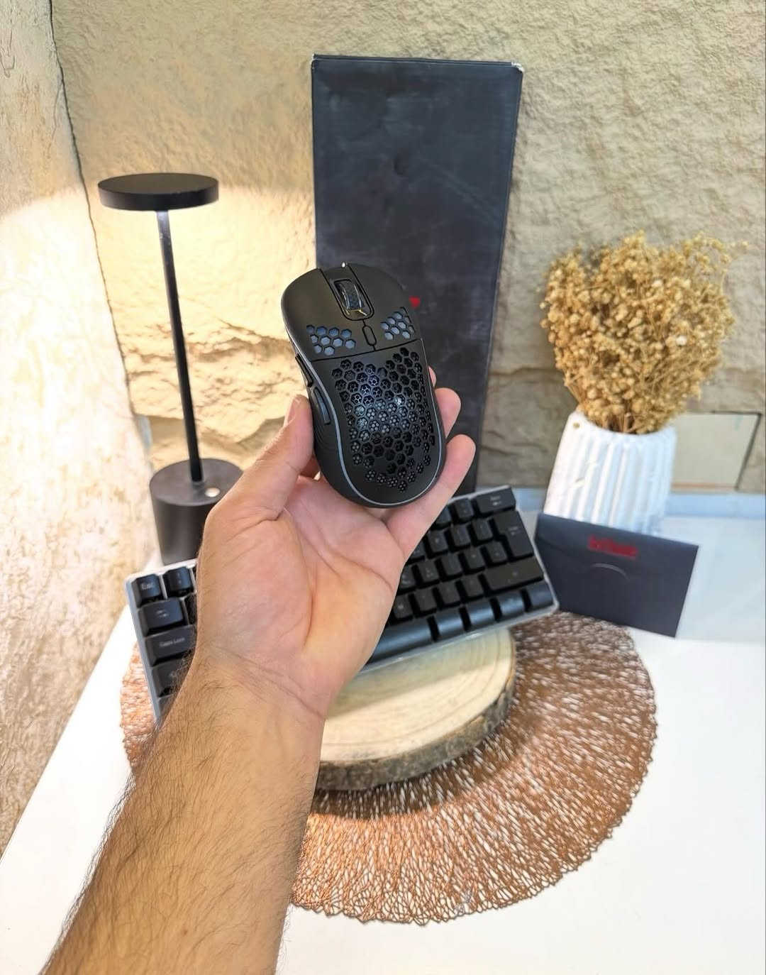 كيبـورد ومـاوس (RGB) للألعاب والحاسوب لاسلكي بلوتوث شحن 
شحن (تايبسي) نظام متطور وحديث 
كيبورد لاسلكي (2.4) وماوس لاسلكي (3200) نقطه في البوصه 
كيبـور واير لس بلوتوث (USB)
سبعه ألوان أضاءه (RGB) ديناميكي يمكن التحكم في مستوى سطوع ضوء الماوس 
ماوس (3) خطوات (DPI) مفتاح واحد وتصميم مريح 
بطاريات ليثيوم قابله لاعاده الشحن سعه بطاريه الماوس (500) ملي أمبيـر وسعه بطاريه الكيبورد (1850) ملي أمبيـر 
مـاوس (RGB) مع هيكل قرص العسل 
توفير طاقه ذكي يساعد على إطاله عمر البطاريه أيقاف تلقائي عند توقف العمل 
لوحـه مفاتيح مدمجه مع تصميم مريح وهادئ بنسبه (%75)
متعدد الأستخدام للعب والعمل 
جديـد بالباكيت مع كافه الملحقات 
للتفاصيـل اكثـر داخل الموقع الرسمي 
السعـر ٢٧ الف 💰
ملاحظه (عند الشراء فحص المنتج قبل مغادره المندوب بعدها نكون غير مسؤولين)
توصـيل 🚚 بغداد ٥ آلاف 
توصـيل 🚚 محافظات ٦ الاف⁩⁩⁩⁩


**إذا كنت صاحب هذا الإعلان وتريد حذفه لأي سبب، رجاءا أرسل رسالة إلى الدعم الفني**