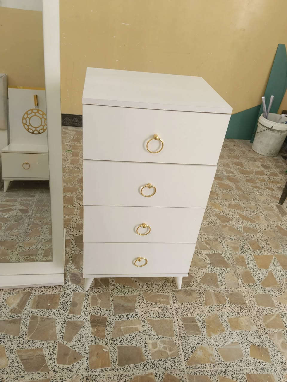 غرفة ترکية نضيفه كلش وبيه كنتور اضافي مال طفل بابين وصبغ حراري اصلي وسرير مخزن وكيوت ٩قطع السعر 650 وبيه مجال بسيط اتصال علا الرقم/***********/***********/ مكان فلوجه
