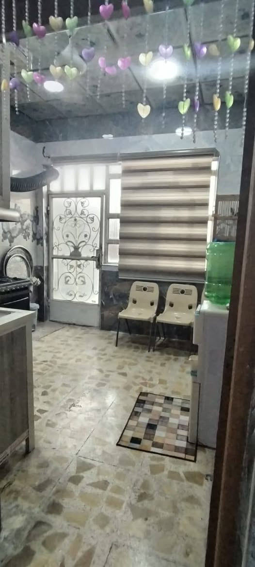 بيت 100 م اساس وسقف صب 
رباط كونكريت فوك البيبان والشبابيك 
سقوف ثانوية . كاشي . سيراميك 
شارع المطار القديم قرب مدارس افاق العلم وحسينية سيد حاكم *********** النجف, العراق
