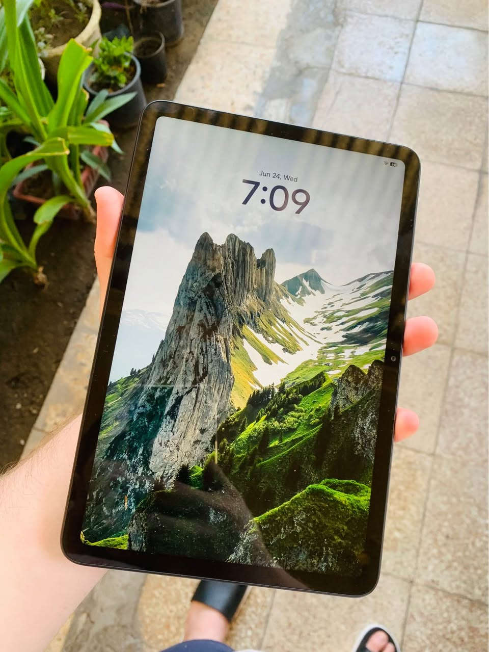 شباب عندي تابلت شاومي Redmi Pad 2 الحجم المميز (9.7 إنش)، الجهاز نظافة 100% وكالة، استعمال خفيف وجديد ومفتوح للتجربة فقط، ما يفرق عن الجديد بـ جكة إبرة.
 عداد الشحن: مشحون 18 مرة فقط! يعني البطارية بصحتها الكاملة ومية بالمية.
 تفاصيل النظافة والملحقات:
 الجهاز لوز، بدون أي شخط، ولا زلغ، ولا طخة (أخو المقفول).
 كارتونته وملحقاته الأصلية كلها كاملة وموجودة.
 أبرز مواصفات الجهاز:
 الشاشة: قياس 9.7 إنش بدقة 2K وتردد 120Hz، شاشة ألوانها تخبل وسلسة جداً بالتصفح واليوتيوب والألعاب.
 المعالج: Snapdragon 6s Gen 2، أداء سريع ومستقر وميحمى نهائياً.
 البطارية: عملاقة بسعة 7600mAh، تنسى الشحن وياها وتكفيك استخدام مكثف.
 النظام: واجهة شاومي الجديدة HyperOS، خفيفة وسريعة وتدعم كل برامج الدراسة والالعاب.
 الصوت: سماعات ستيريو ثنائية، صوتها عالي ونقي وجسم معدني بالكامل.
 الجهاز يفيد جداً لطلاب المدارس والجامعات، للمسلسلات والترفيه، أو للألعاب
بفضل شاشته الـ 120Hz وبطاريته القوية
سعره 200 الف قفل وجهاز اخو جديد
سعر 240 الف 
مكاني بغداد حي جامعة 
بغداد حي جامعة بغداد, العراق


**إذا كنت صاحب هذا الإعلان وتريد حذفه لأي سبب، رجاءا أرسل رسالة إلى الدعم الفني**