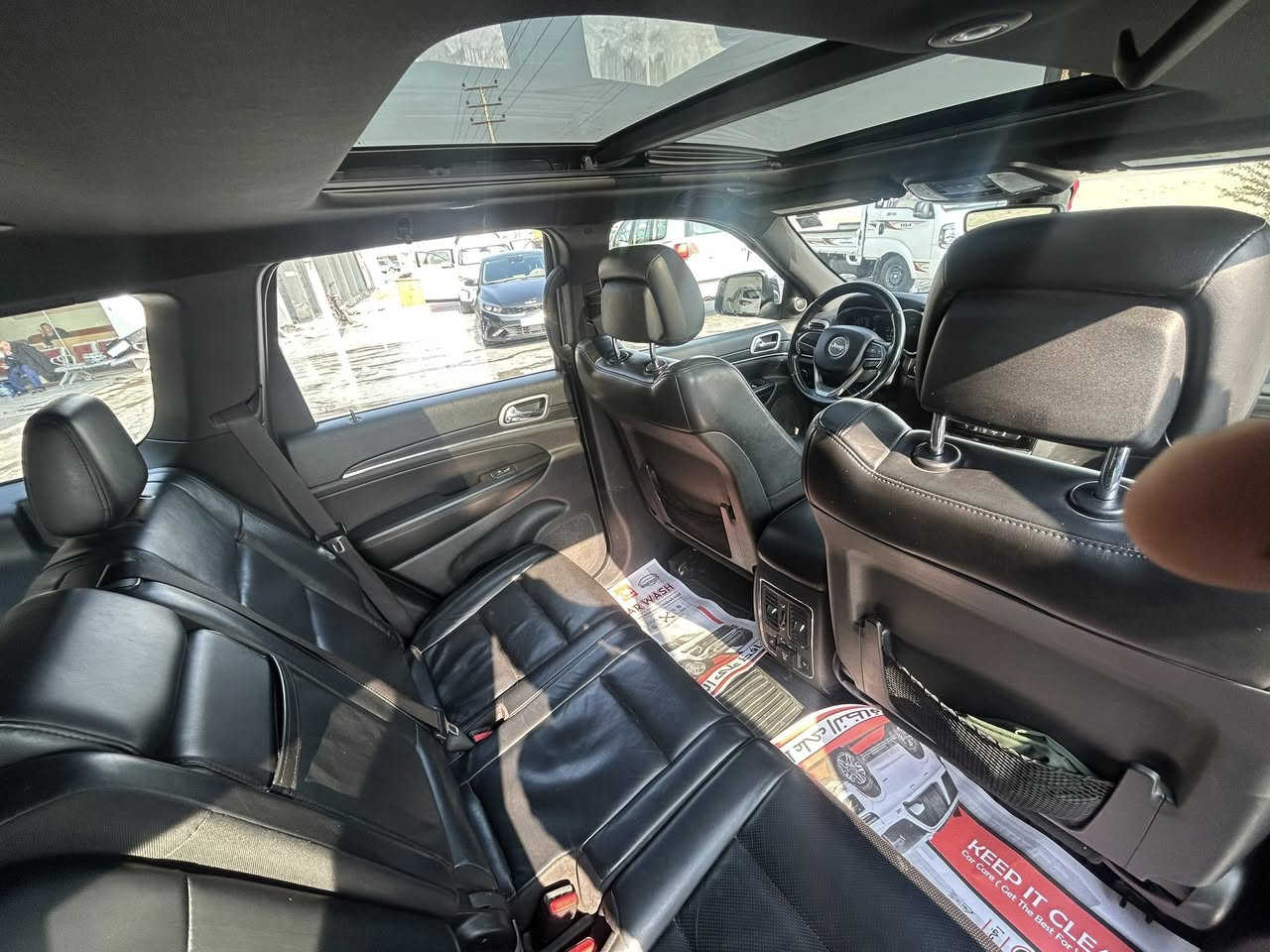 السلام عليكم جيب موديل 2020 لمتد فول للاخير كشنات تبريد وبنوراما
المواصفات 
بانوراما - كشنات خزن وتبريد وتدفئه - تدفئة بالستيرن
مري تعتيم -فور ويل - باقي المواصفات المعروفة 
حادث امريكا جاملغ وبنيد مستبدل ومصبوغ سطحي لا لغد ولا شاصي كفالة شرط السونار وبيها بالعراق الجاملغ الثاني شبر بارد وملزوك فابلون حته ممصبوغ
ماشيه ٧٠ ميل  مناقصها شي ولا كلوب بالدشبول مشتغل
السعر 217 وبيها مجال مكانها الصويرة
***********
