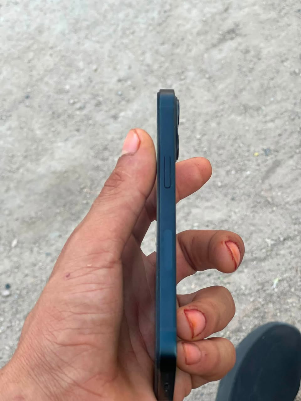 ايفون 13 نضيف كلش بطاريته76 السعر 400.  وقابل للمراوس شنو عندك راسلني *********** وتساب فقط العنوان البصره ابي الخصيب
