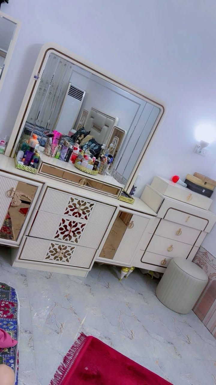 غرفة نوم تركي درجه اولى ١٠ قطع اخو الجديد مشتريها ب٣ مليون ابيع بمليون ونص قفل للإستفسار ***********
