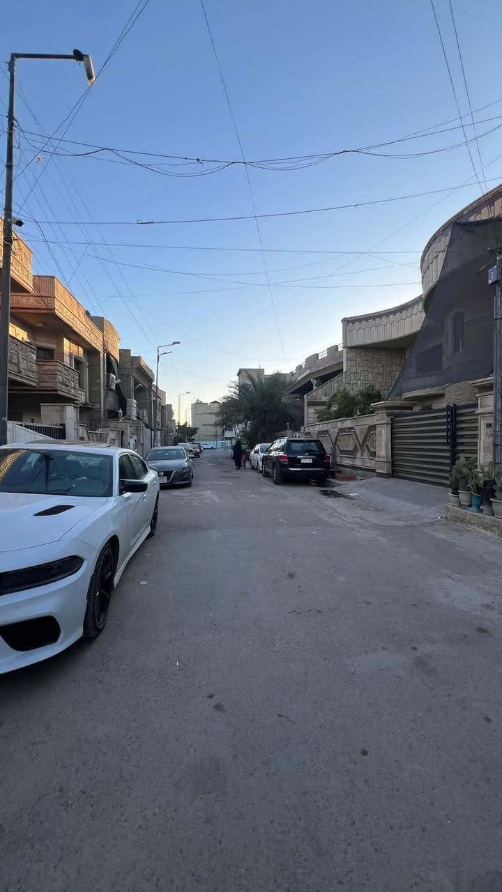 #مكتب_الودق_للعقار
دار للبيع شارع فلسطين محلة 505 مساحة200 متر سنة البناء 2022
واجهة 10 متر  
نزال 20 متر 
الطابق الاول يحتوي على كراج /صالة/مطبخ/خدمات/منور/3 غرف نوم 
الطابق الثاني يحتوي على شقتين 
كل شقة تحتوي على صالة/مطبخ/خدمات /منور/2 غرف نوم 

#للأستفسار_يرجى_الاتصال_او_المراسلة 

☎️مهندس مصطفى واتساب ***********

او زيارة موقع المكتب 

♦️شارع فلسطين /حي المستنصرية قرب كلية الرافدين / عمارة فرمان
♦️لارسال عروضكم السكنية والتجارية يرجى ارسالها على هذا الرقم 
♦️📱واتساب 0️⃣7️⃣7️⃣1️⃣6️⃣6️⃣4️⃣3️⃣7️⃣0️⃣2️⃣
