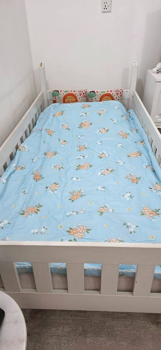 سرير اطفال نفر للبيع بدون دوشك صورته هاي شكل كوخ ببعد خشبه بي مشاديه


**إذا كنت صاحب هذا الإعلان وتريد حذفه لأي سبب، رجاءا أرسل رسالة إلى الدعم الفني**