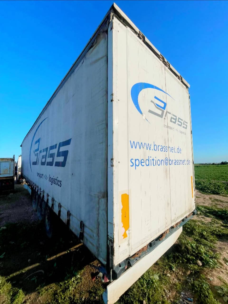 سلام عليكم عربانه كرونه منفيس جديد ومكفول مجموعه بيبي سحال رفاع دسك ابريك على الخارج ثلاجه ومطبخ وسبير جاهزه للشغل الاستفسار والمعلومات الاتصال على الرقم 
***********
***********
