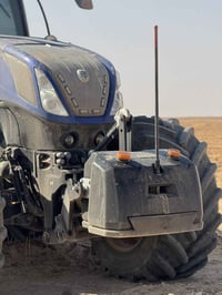 ثكاله 1200kgللبيع  اصليه وكاله شركه نيوهولند. قطعتين قطعه 800 وقطعه 40...