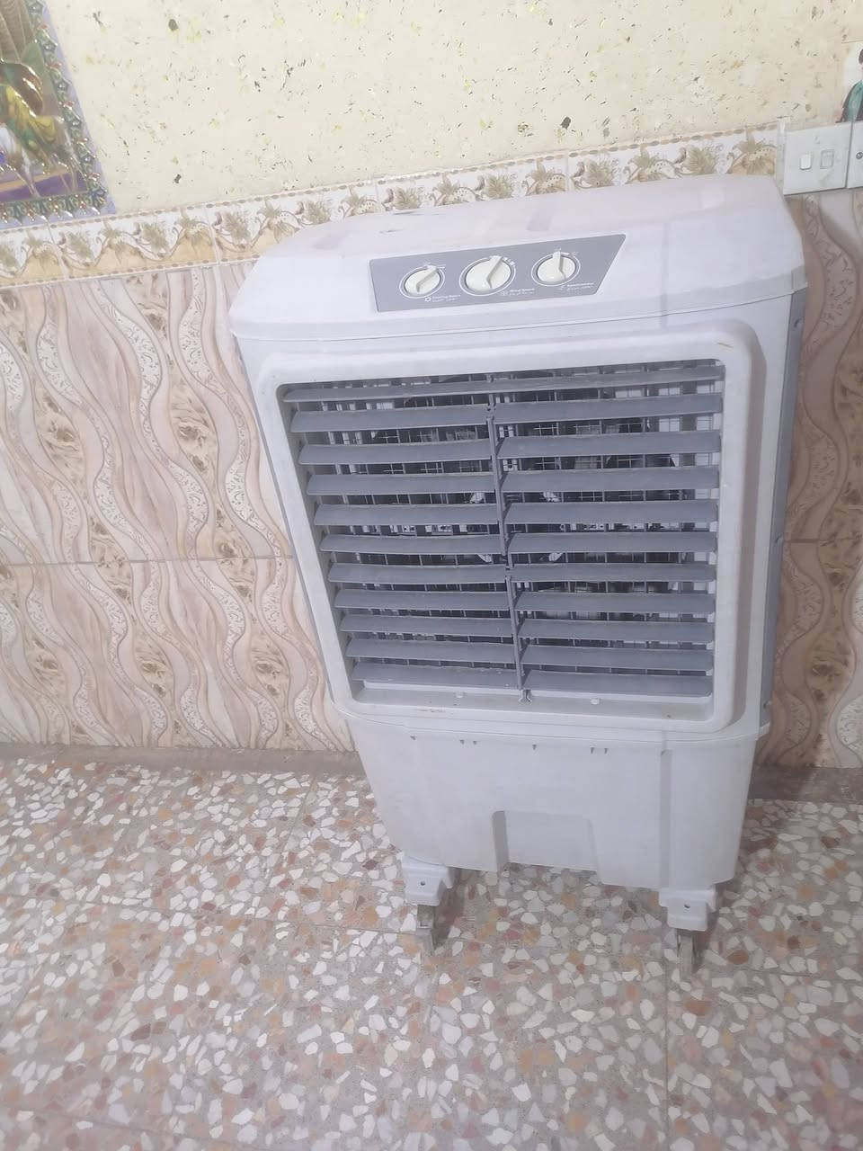 مبردة كنفيرة للبيع المكان بغداد حي النصر قرب العبيدي للاستفسار الاتصال على الرقم *********** يوجد يوجد توصيل لليحب كروة  السعر ب 85
