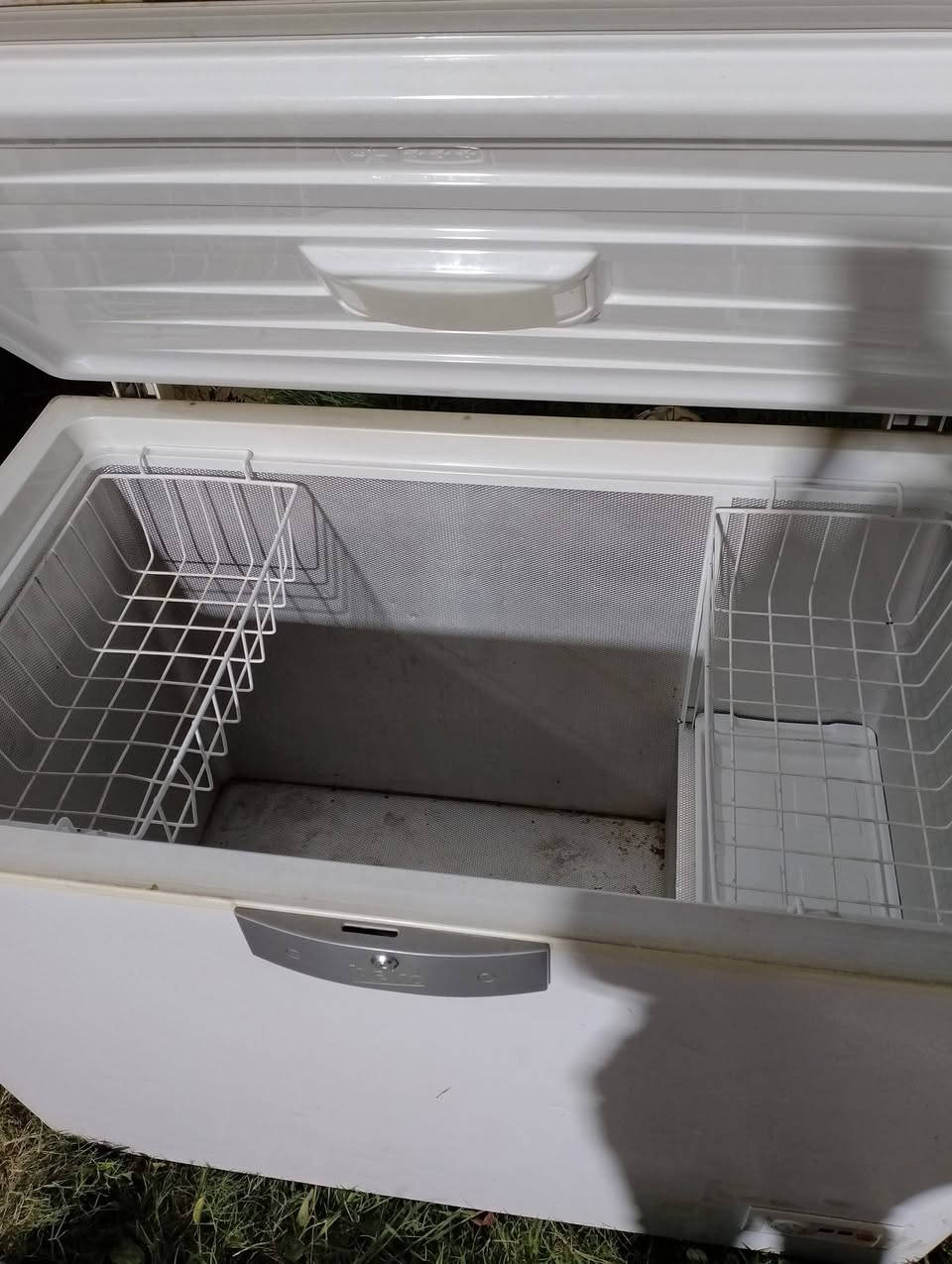 ثلاجة بيها ثقب بل فريز
التانكي ابو 1000 بي شك شعري بسيط 

التانكي ب 50
الثلاجة ب 50 

بيهن مجال للشراي


**إذا كنت صاحب هذا الإعلان وتريد حذفه لأي سبب، رجاءا أرسل رسالة إلى الدعم الفني**