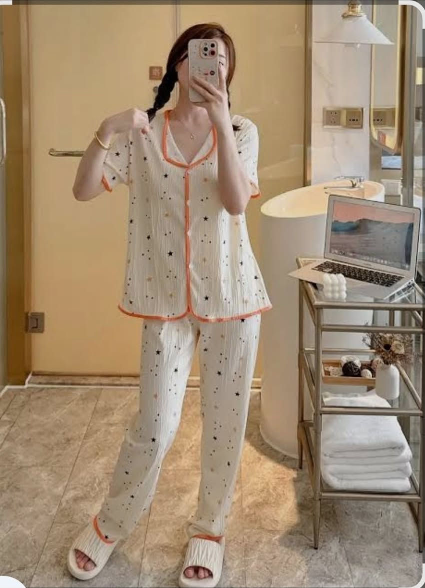 العيد قرّب واللبسة الحلوة تبي بيجامة أحلى! 😍 . 

 ل زبائنا الذوق جبنالكم تشكيلة بيجامات تخليكِ في البيت انيقه وراقيه ، والألوان؟ تفتح النفس حرفياً! 
مش بس شكل، حتى الراحة تلقيها في البيجامه الناعمهَ 
متوفرات لحقوُا قبل نفاذ الكميه🏃‍♀️❤️ .

اشكِال وانواع  مختلفه وخاماتَ مُريحه 🤍🥹.
وحتِي لو كنتي عروُس  وتتجهزي حتلقي اختياركَ كله  عند ذوقَ🤍🪞.

لبستك متكمِلش الا بـ بجامهَ العِيد😅✨.

يوجد توصيل لكل المحافظات🚗

#ذوق لأنك تستحقين الأجمل 🥺🩷


**إذا كنت صاحب هذا الإعلان وتريد حذفه لأي سبب، رجاءا أرسل رسالة إلى الدعم الفني**
