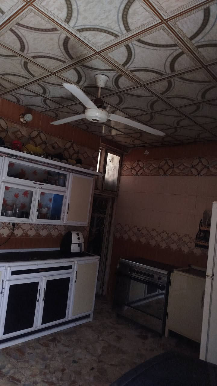 السلام عليكم
بيت للبيع الجربوعية الاولى قرب ابو علي البصراوي خلف الشارع العام 
البيت الواجهه ٥متر والنزال ٢٠متر يتكون من براني ومطبخ وصاله وغرفتين كونكريت مسلح تاريخ البناء 2016
***********
