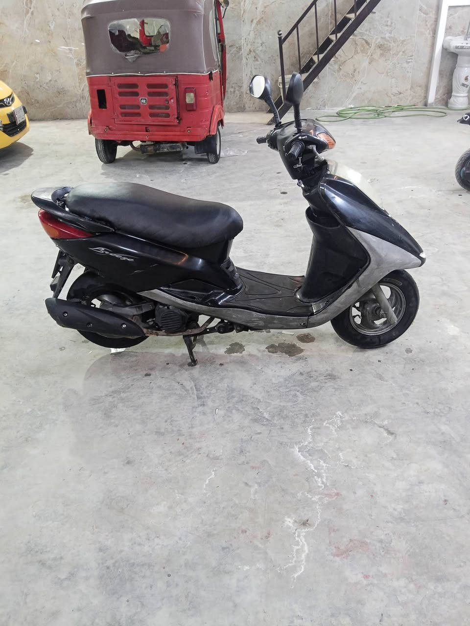 دراجه بريز نظيفة مكينة ابلاديه سلف هندر كهربائيات كلها شغاله اورقها كامله مكاني الشعب سعرها 500 التليفون ***********
