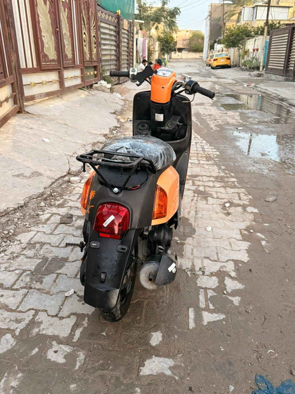 السلام عليكم ماكس بوليسي 120 مكينة مكفولة مامفتوحة بلادية وناعمة كابريتر جديد تاير جديد بلك بنزات كفرات بلادية كهربائيات كاملة شغاله سلف وهندر مابيها نقص كاملة السعر 675 وبيها مجال المكان البياع الشرطة الخامسة ‏‪***********‬‏
