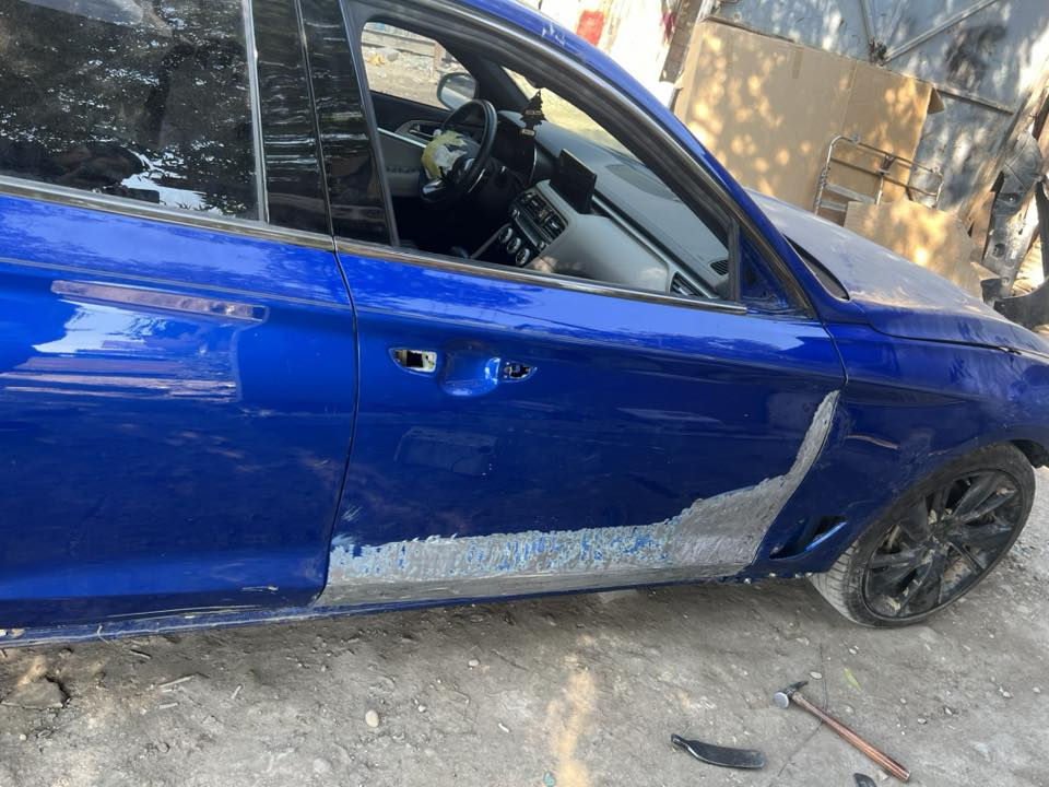 السلام عليكم جنسز ٢٣ حره رقم بغداد ب اسمي ماشيه ٣٤ السيارة فول الفول حادثها نصف الباب صبغ وتكحيل بلجاملغ الايمن صور الحادث مرفق بلمنشور. سعرها ٢٢٥.  مكانها بغداد ***********
