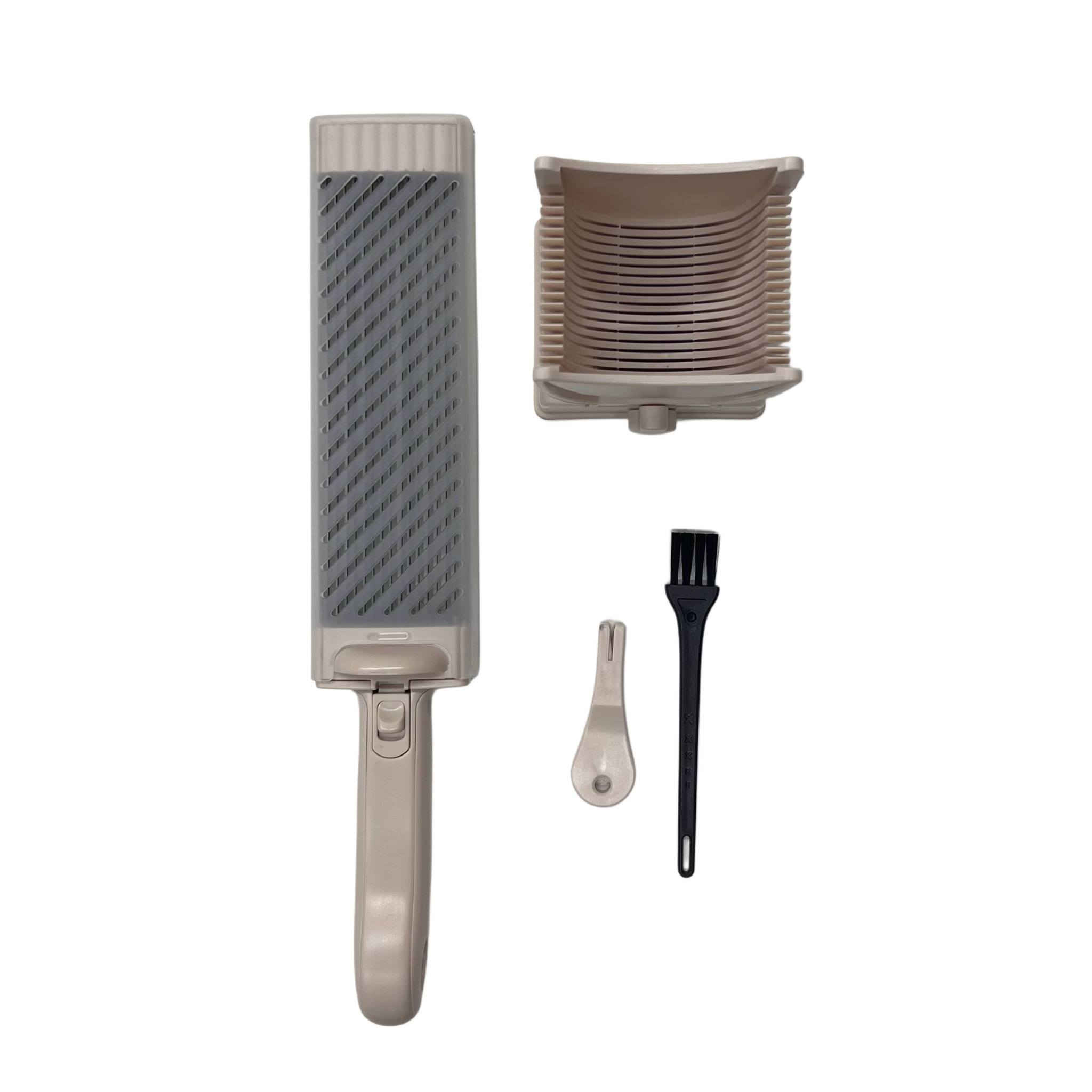 قطّاعة اللحم الطازج متعددة الشفرات – Fresh Meat Slicer
أداة مطبخ مخصّصة لتقطيع اللحم الطازج بسرعة وبشكل متساوٍ، مصممة للاستخدام اليدوي السهل داخل المطبخ.

• مخصّصة لتقطيع اللحم الطازج (Fresh Meat)

• تقطيع سريع بعدة شرائح في ضغطة واحدة (حتى 18 قطعة في القطع الواحد)

• تصميم متعدد الشفرات بزاوية حادة 8°

• إمكانية الحصول على أشكال تقطيع مختلفة حسب الاستخدام

• تثبيت قوي بواسطة قاعدة شفط للاستخدام الآمن

• تشغيل يدوي بدون حاجة للكهرباء

• الاستخدام: تقطيع اللحم الطازج، التقطيع، الفرم
• عدد القطع في القطع الواحد: 18 قطعة
• زاوية حافة الشفرات: 8°
• سماكة التقطيع:
 • 4 مم شرائح
 • 4 مم شرائط سميكة
 • 2 مم شرائح رفيعة
• الخامة:
 • الجسم: ABS
 • الشفرات: ستانلس ستيل 420
• التثبيت: قاعدة شفط (Suction Base)
• طريقة التشغيل: يدوي

محتويات العلبة
• قاعدة تقطيع (Knife Bank)
• حامل السكاكين
• وحدة الشفرات
• غطاء الشفرات
• فرشاة تنظيف
السعر 25


**إذا كنت صاحب هذا الإعلان وتريد حذفه لأي سبب، رجاءا أرسل رسالة إلى الدعم الفني**