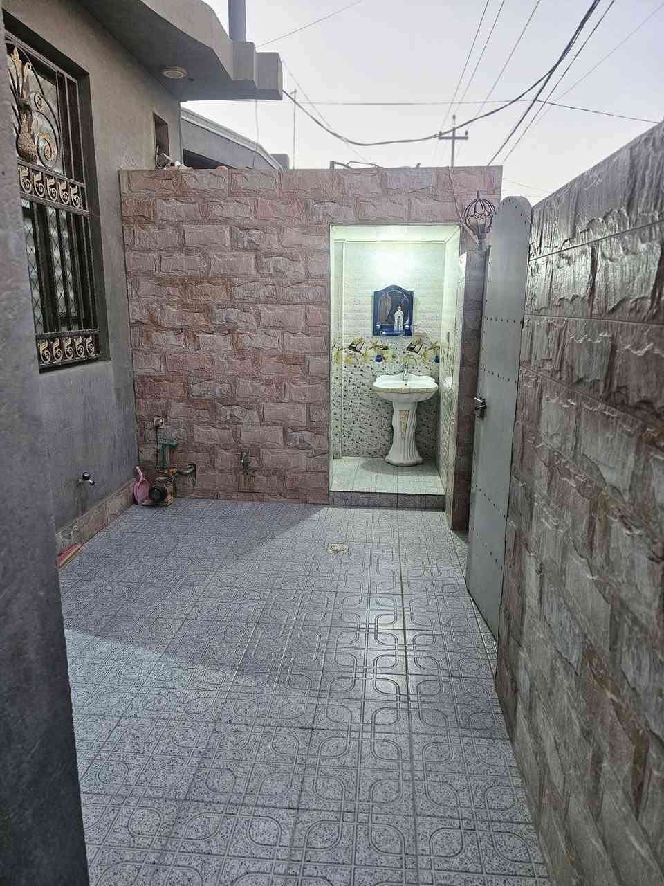 السلام عليكم  بيت للبيع   الصادق ال2 (الجته) ع شارع20 م  المساحه 113 يحتو ع غرف2 و 2صاله وستقبال  ومطبخ وصحيات2     ***********
