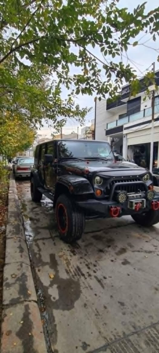 جێب ڕۆبیکون 2010 گێر اتۆماتیک کوشن جلد امپیریفایەر بێ بۆیاخ بێ سارد گێرو مەکینە نەکراوەتەوە سەنەوی تازەیە دەعامی اسن وینجە بەرزکراوەتەوە 88مایل ڕۆیشتوە ژ.ت *********** السليمانية, العراق
