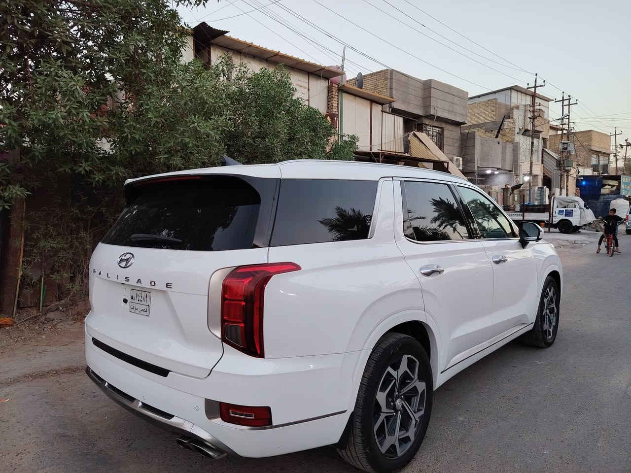 هيونداي بالسايد موديل 2022 كلكرافي 
اعلئ فئة فول لمواصفات: 

‏حجم المكينة 6 سلندر 3800 

‏١.  5 كاميرة محيطية ٣٦٠ درجة

‏٢. رادارت أمامية وخلفية و جانبية

‏٣. فتحة سقف + بانوراما 

‏٤. كشنات كهرباء خزن وضعيتين مع تدفئة وتبريد المقاعد الامامية والخلفية

‏٥. 4  وضعيات قيادة  مع كل قيادة تغير لون دشبول 

‏٦. قراءة خطوط السير 

‏٧. صندوق كهرباء 

‏٨. بردات ابواب خلفية

‏٩. تشغيل عن بعد

‏١٠.  3  قطع تبريد

‏١١. حساسات أمامية وخلفية

‏١٢. دشبول شاشة ديجتل

‏13. دخول بصمة ذكي /  مفتاح بصمة عدد 2

‏14. سايد بريك كهربائي  + سايد بريك ذكي 

‏15. أوتو هولد + نقطة عمياء

‏16. شاحن لاسلكي وفي كل مقد شاحن

‏17. مثبت سرعة

‏18. مرايا جانبية هيتر + تعتيم

‏19. المقاعد جلد Vip التحكم في كل المقاعد كهرباء

‏20. عداد المسافة 40 

‏21. التشغيل والتوقف التلقائي

‏22. بدلات التغير السرع شفتات على المقود

‏23. حساسات نقطة عمياء + مساعدة تغيير المسار

‏24 . نظام الثبات الالكتروني

25. ‏نظام التحكم بالفرامل

26. ‏نظام التحكم بالسحب

‏27. نظام التحكم بالفرامل على المنعطفات

‏28. نظام التحكم بالسرعة التكييفي

‏29. نظام مساعدة النزول من المنحدرات 

‏30 نظام مساعدة الصعود في المرتفعات

‏31. نظام حساس ضغط الاطارات وحرارة الاطارات

‏32. نظام تحذير من الاصدام

‏33. نظام مكابح طوارئ

‏34. وسائد هوائية عدد 8 

‏35. مري قلاب عند رجوع للخلف

36، انارة وترحيب مري و الأبواب

37. تدفة في الاستيرن

38. لايت led  مع ثلاث عدسات

39. فتح باب الصندوق كهرباء ومستشعر ذكي

40.  نظام عداد داتشو 

41.  سقف كنتارة

42. انارة داخلية في الأبواب من داخل 6 الوان

         تبديل قطعتين نفس الون بدون صبغ

 بدون اي اضرار داخلية بيها رصعات اثنين بصيطة 

 رقم الشاصي موجود داخل الصور إذا حاب تتأكد

السيارة بدون لوحات داخلة 2024 / شهر 7

السعر 290   مكان السيارة بغداد

مراوس ترهم حسب القناعة


**إذا كنت صاحب هذا الإعلان وتريد حذفه لأي سبب، رجاءا أرسل رسالة إلى الدعم الفني**