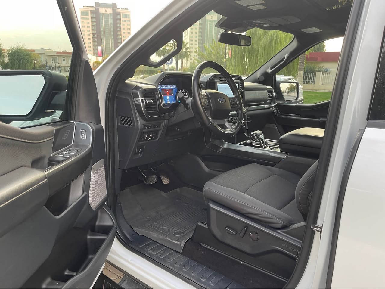 السلام عليكم … للبيع او مراوس برقم شمالي فقط … فورد f150 موديل ٢٠٢٢ وارد امريكي لون سموك حدثها بنيد و جاملغ البنيد مبدل نفس اللون و الجاملغ مصبوغ بدون دواخل اريباك بردة و سكان وراجع سستم فول مواصفات بانوراما كشنات كهرباء و تدفئة خمس كامرات و حساس ٣٦٠ درجة شاشة جبيرة و رادار امامي و خلفي و جانبي لايت ٤ عدسات ٧ انظمة قيادة كير طيارة ١٠ نمر محرك ٦ سلندر ٢٧٠٠ السيارة جديدة كلش كلشي بشرط بدون مصرف دينار السعر ٣٢٥ للاستفسار *********** السليمانية, العراق
