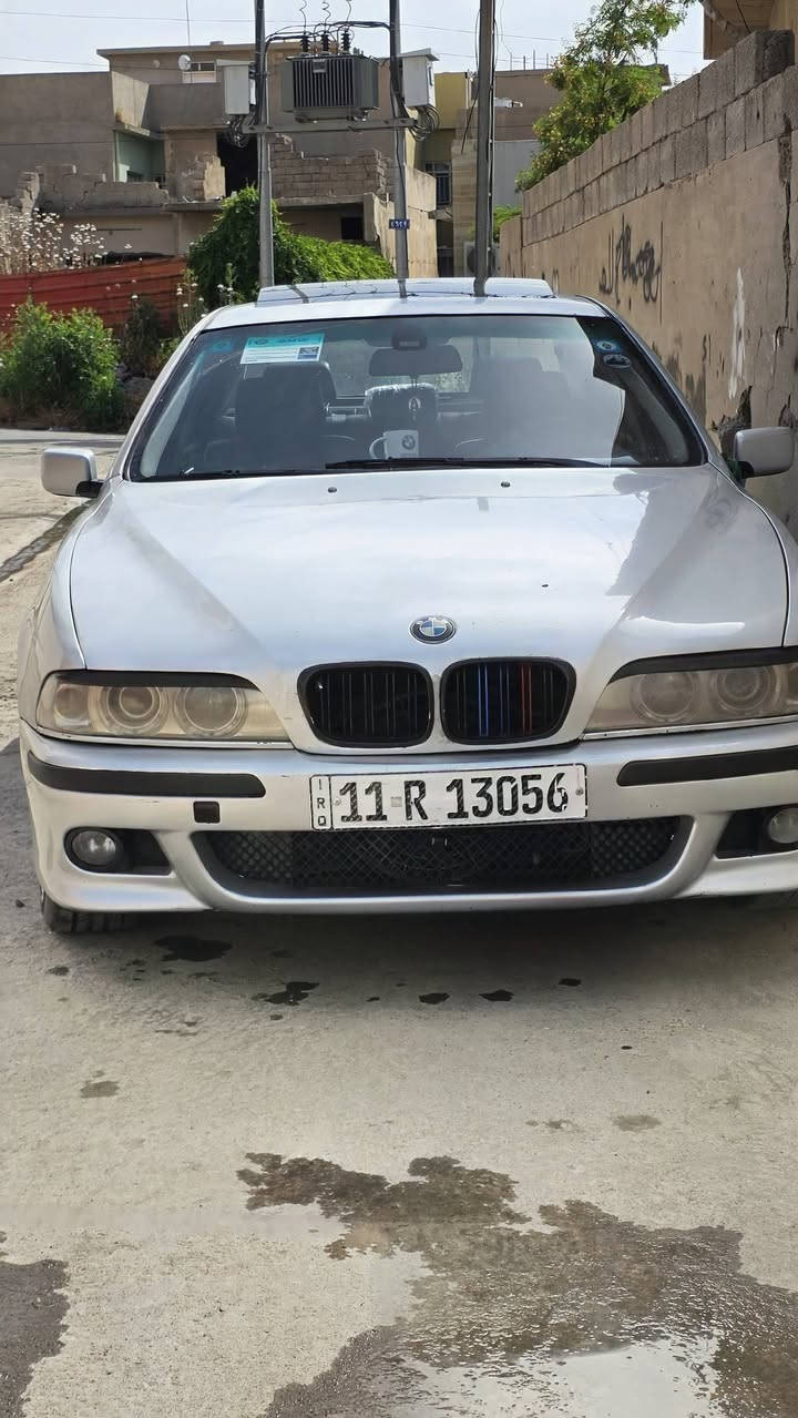 V8 BMW
🚗 موديل 1997
⚙️ محرك 8 سلندر 3.5 – عزم نار وصوت يونس
🔧 كير أوتوماتيك تيبترونك ثلاث انظمه 
🛞 ويل حجم ١٧m
💨✈️بيها شلعه نار 🔥
مضخم صوت بل صندوك 🎼
سستم صوت وعزل يخبل 🔥🎼
✨ فل مواصفات + دعامات M 
🛋️ داخل جديد كشنات جلد 
❄️ تبريد ثلج تدفئه شغاله 
🔌 كلشي بيها شغال بدون استثناء
‏ 🔥 كزور رياضي بيها منظومه نار من الكزوز
🧼 الحالة:
صبغ عام جماليه 
✔️ بدون ضرر
✔️ سقف تنتا سلايت طكتين 
✔️ محرك وكير شرط لوك
✔️ جاهزه لاأخير ترايك للبصره                                         موبايل+واتس ***********
***********

