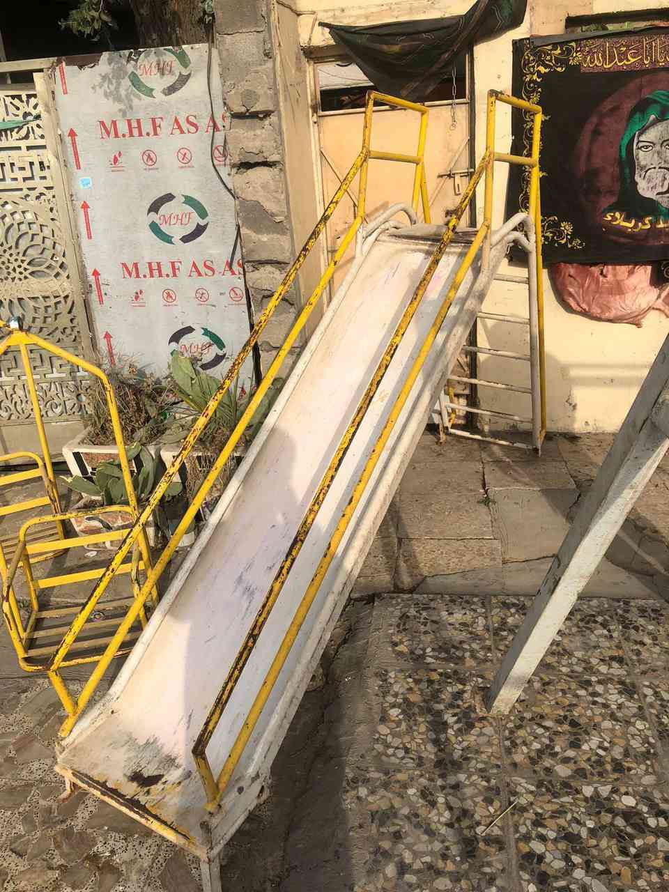 مراجيح للبيع العدد مثل ما موضح في الصور تفصال حديد درجه اولى الاستفسار والاتصال على هاذا الرقم ***********
