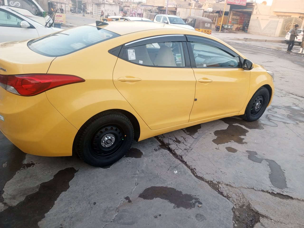 السلام عليكم 
الانتره 2014 خليجي بدون حادث 
مكينه 1800 دوش 
سياره كامله صدر امامي خلفي جديد
وتبريد شرط بسمي مصفره هيئة وغرامات 
مكاني بغداد حي النصر 
السعر 110 
***********
