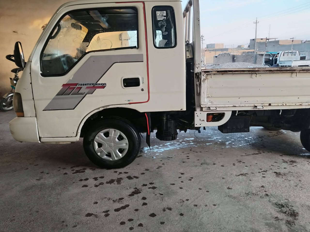 السلام عليكم
كيا حمل للبيع موديل 2002

سياره مكصوص مامسجل

محرك كير بل شرط (محرك معمر جديد نشاط فول)

تايرات نص عمر

صدر جديد 

ايعوزها ترتيبات شوي

السعر 36 وبيها مجال

شراي اتصل ***********
