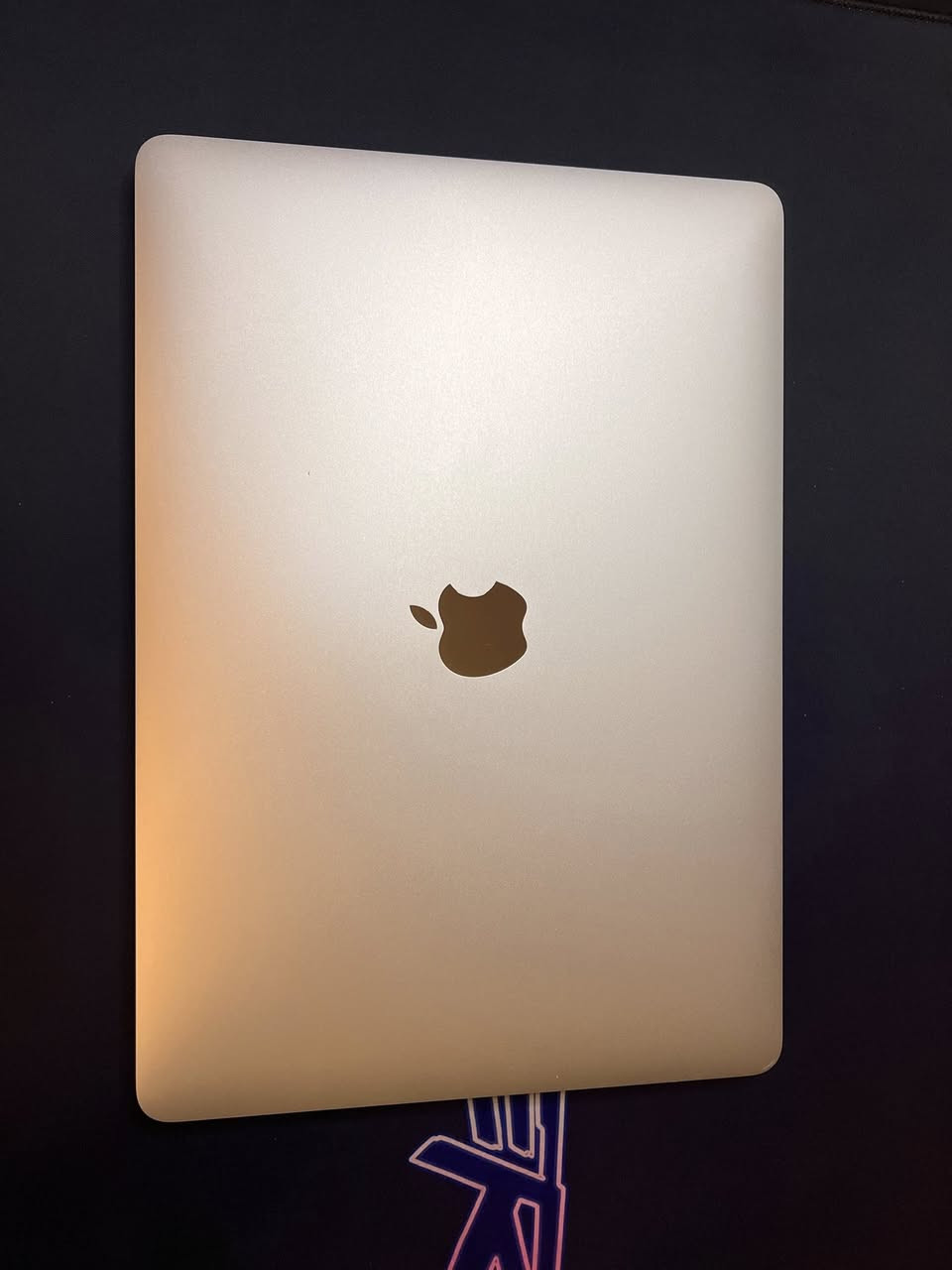 MacBook Pro m2
Display 13.3
Ram 8 GB
SSD 256g
Cycle count 170

الملحقات كامله 
السعر 1,150,000 ألف 
التواصل واتساب ***********
