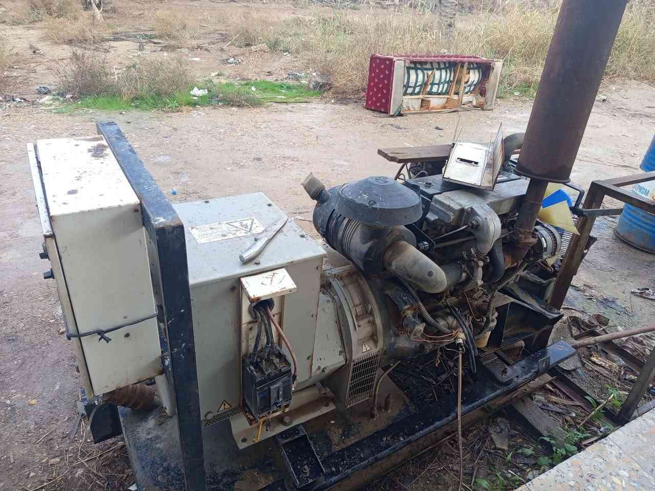 مولد ه 80 كيفي شركه ما مفتوحه انكليزي اصلي فقط نقص  الراديتر  واسط الصويره اتصل ودلل ***********
