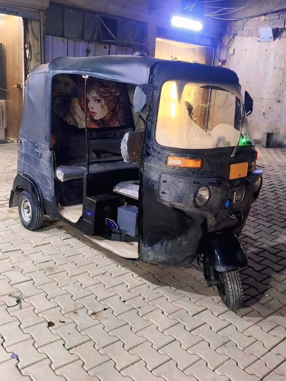 السلام عليكم  للبيع المكان بغداد الحسينيه تخم تاير جديد اي نقص ما بيها  كامله دوشمه جديده تشادر جديد كهربائيات كلها شغاله مكينه لا تنقيص ولا تبخير سعر ب ب 3500 وبيها مجال بسيط متواجد على الواتساب والشراي يتصل مراوس حسب القناعه ***********
