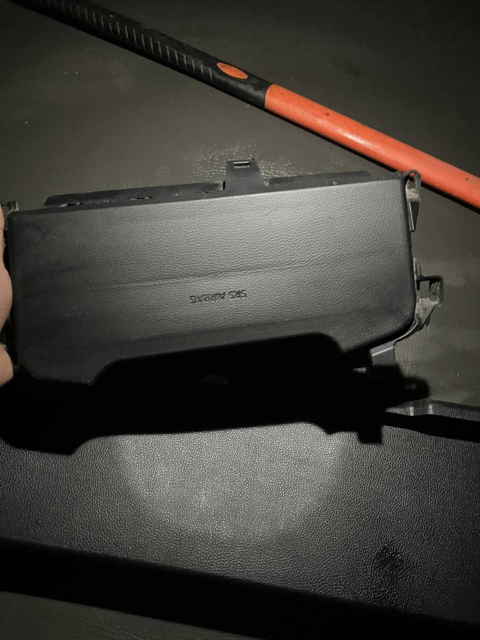 سلام عليكم عندي هذن الغراض مال تفصيخ درع مال صندوك الي يصير بداخل الصندوق نضيف كلش لا زلغ ولا فطر ولا كسر (اصلي) يرهم من موديل 2008 إلى 2025 وهوه بل اصل مال 2022 بس يرهم لان كله نفس شي 

وهذا قبق مال ايرباك جوه الستيرن نضيف جديد كلش اصلي يرهم من موديل 2020 الى2025 الغراض نضيفات عنواني سيديه رقمي *********** 
خابر ودلل❤️ مستعجل عله بيعتهن
