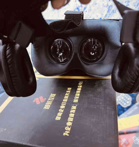 سلام عليكم 
سلام عليكم 

نضارة واقع افتراضي اصلي 

مع سماعات 

شغاله تشتغل غير مستعمل على الهاتف 

اخر قطعة 

للحجز واتساب او الاستفسار 

***********

غير متواجد فيس

يوجد توصيل كافى المحافظة
