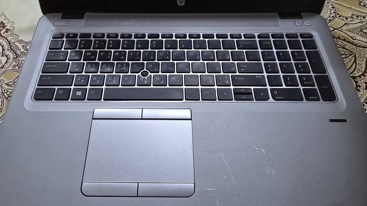 لابتوب HP EliteBook 850 G4
المعالج:
Intel Core i5-7200U بسرعة 2.50GHz
الرام:
8GB RAM
الجيل:
الجيل السابع (7th Gen)
كرت الشاشة المدمج:
Intel HD Graphics 620

ملحقات  : 
شاحنة لابتوب
جنطة لابتوب

السعر  :  230 وبي مجال


**إذا كنت صاحب هذا الإعلان وتريد حذفه لأي سبب، رجاءا أرسل رسالة إلى الدعم الفني**