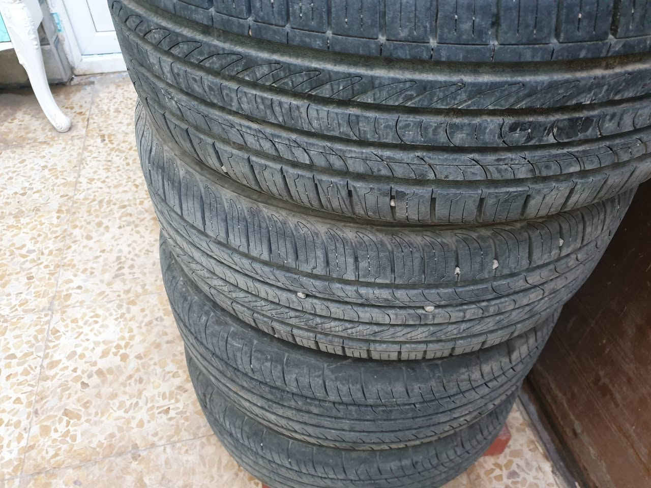 تخم تاير نكسن كوري 205/55/16 نضافه 85%
مكان كربلاء 
السعر 80 الف قفل ***********
