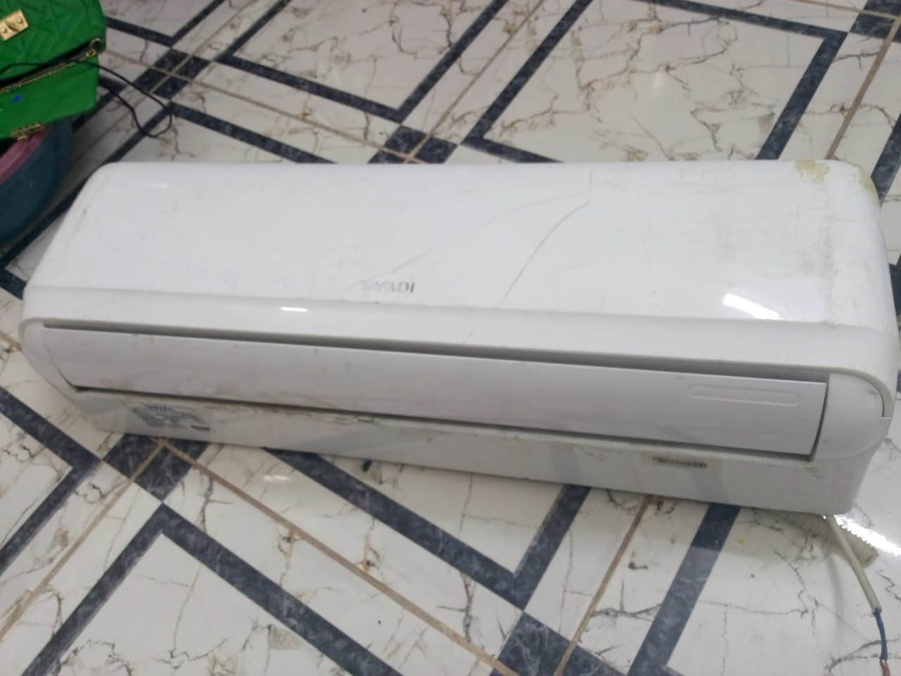 السلام عليكم سبلت طن ونص للبيع مستعمل شهر بعده جديد     رايده ب 350 وبي مجال اتصل ***********
