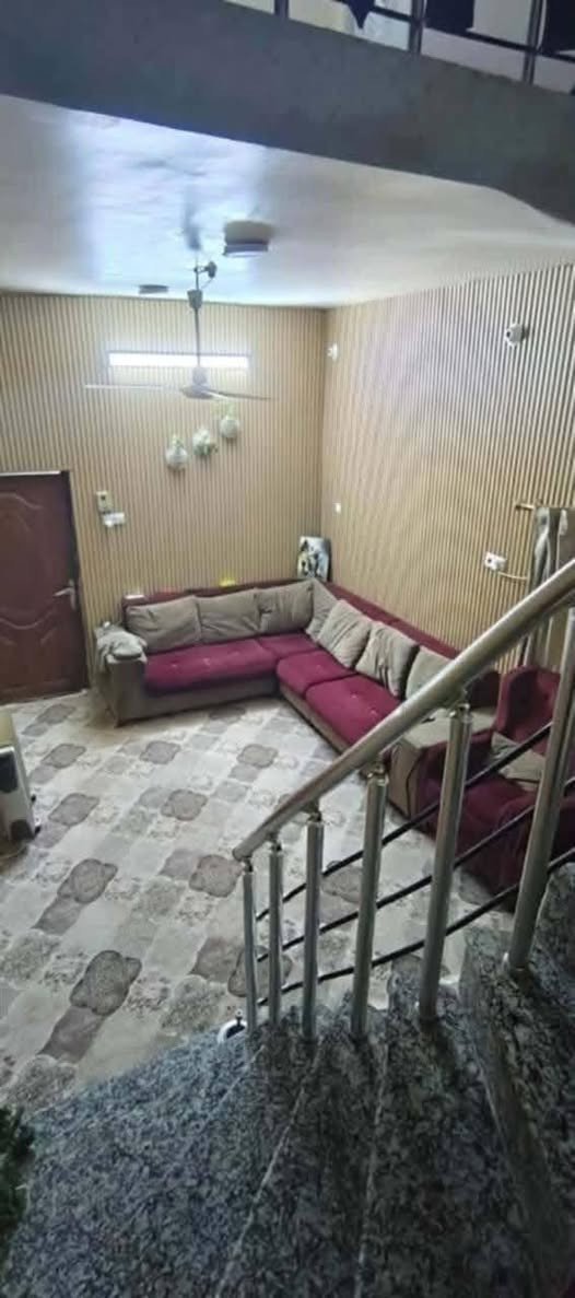 #دار_للـبيـع 🏠📍 الموقع:الديوانية #حي_الجامعة
قريب على شارع 20 التجاري
مساحة 100متر
📐 الواجهة: 10 متر
📏 النزال: 10 متر

📄 الطابو: صرف حر، غير مطلوب

🏡 الدار طابقين ويحتوي على:

🔹 الطابق الأول:

* استقبال
* صالة
* مطبخ
* صحيات
* گراج

🔹 الطابق الثاني:

* غرفتين نوم
* صالة
* صحيات
   للاستفسار 
***********
***********
مكتب أملأك للعقار العروبة شارع المتحف
