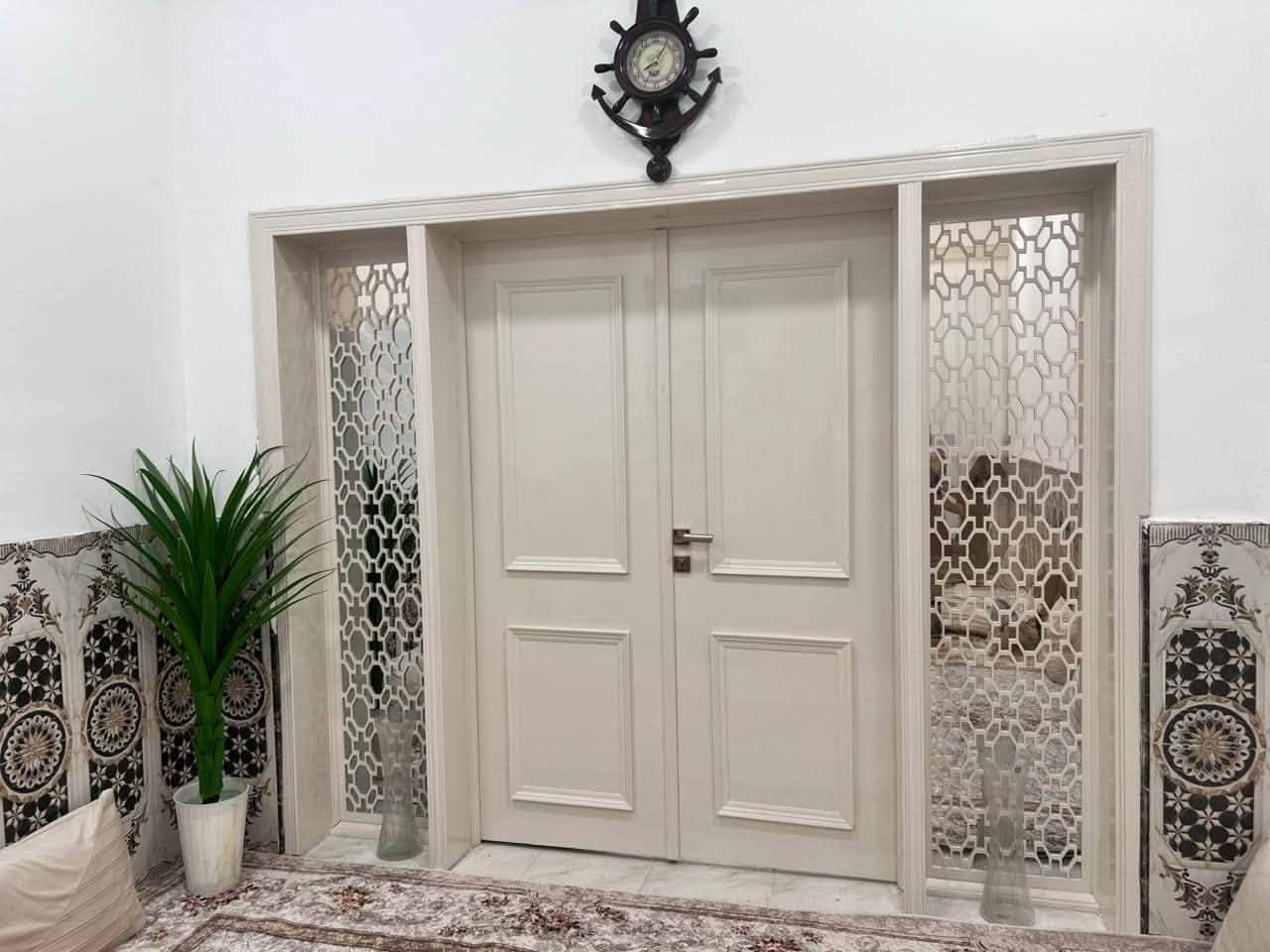 سلام عليكم اخوان الي محتاج صباغ نجاره بستمراريه غرف ابواب ديكوارات جميع الاوان يتواصل وياي على وتساب (***********)
