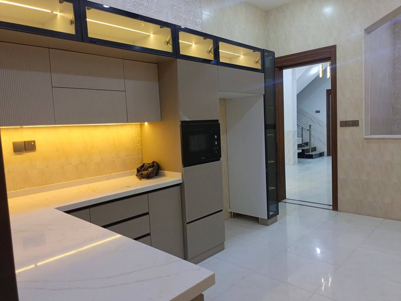 عقارات الخيام تقدم لكم فرصة سكنية مميزة
🏡 دار للبيع في أحد المواقع المرغوبة 📍 شارع 40 قرب أثاث القند

بيت يجمع بين الموقع الممتاز وجودة البناء ليكون خيارًا مناسبًا للسكن والاستقرار.

🔹 المساحة: 200 متر
🔹 طابق واحد
🔹 بناء طابوق درجة أولى
🔹 طابو زراعي سند 25 مع تحويل مباشر
🔹 منطقة مخدومة بالكامل وشوارع مبلطة

لا تضيع فرصة امتلاك دار بمواصفات مميزة في منطقة تشهد إقبالًا مستمرًا.

للمعاينة والاستفسار تفضلوا بزيارة عقارات الخيام

📍 الفرع الأول: شارع 40 قرب باب الخشب
📍 الفرع الثاني: خلف مدينة ألعاب السندباد

📞 ***********
