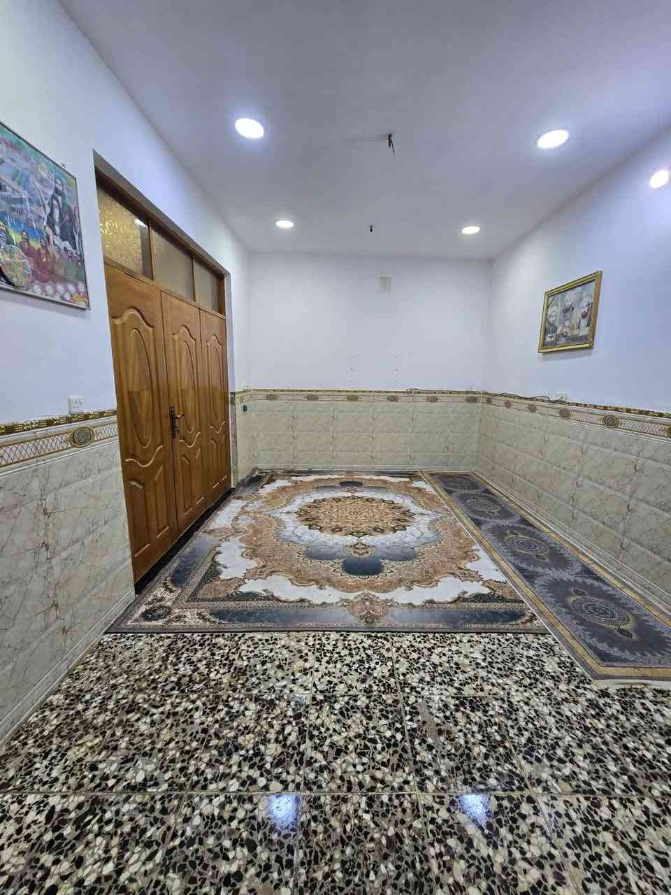 السلام عليكم
بيت ١٦٠ متر ركن طابقين الواجهة ١٠ متر والنزال ١٦ متر 
يحتوي ع مدخلين2⃣
الطابق الارضي يحتوي ع👇👇
استقبال 4.2 × 5.6
مطبخ    4 × 4.5
صالة     3.4 × 10
غرفة نوم 5 × 4
ودرج دوار وصحيات
الطابق الثاني ٣ غرف نوم👇👇
غرفة 4 × 4.5 
غرفة 5.6 × 4.2
غرفة 4 × 5
صحيات عدد 3
منور عدد 2
بناء سنة ٢٠٢٢
الموقع: مدخل جامع الشهيد رائد اول فرع ع ايدك اليمنى

البيت مطلوب قرض اسكان ٢٠ مليون تسديد كل شهر ٢٠٠ الف
سعر البيت صافي بدون الإسكان ١٣٠ مليون

للتواصل ع الرقم ***********
