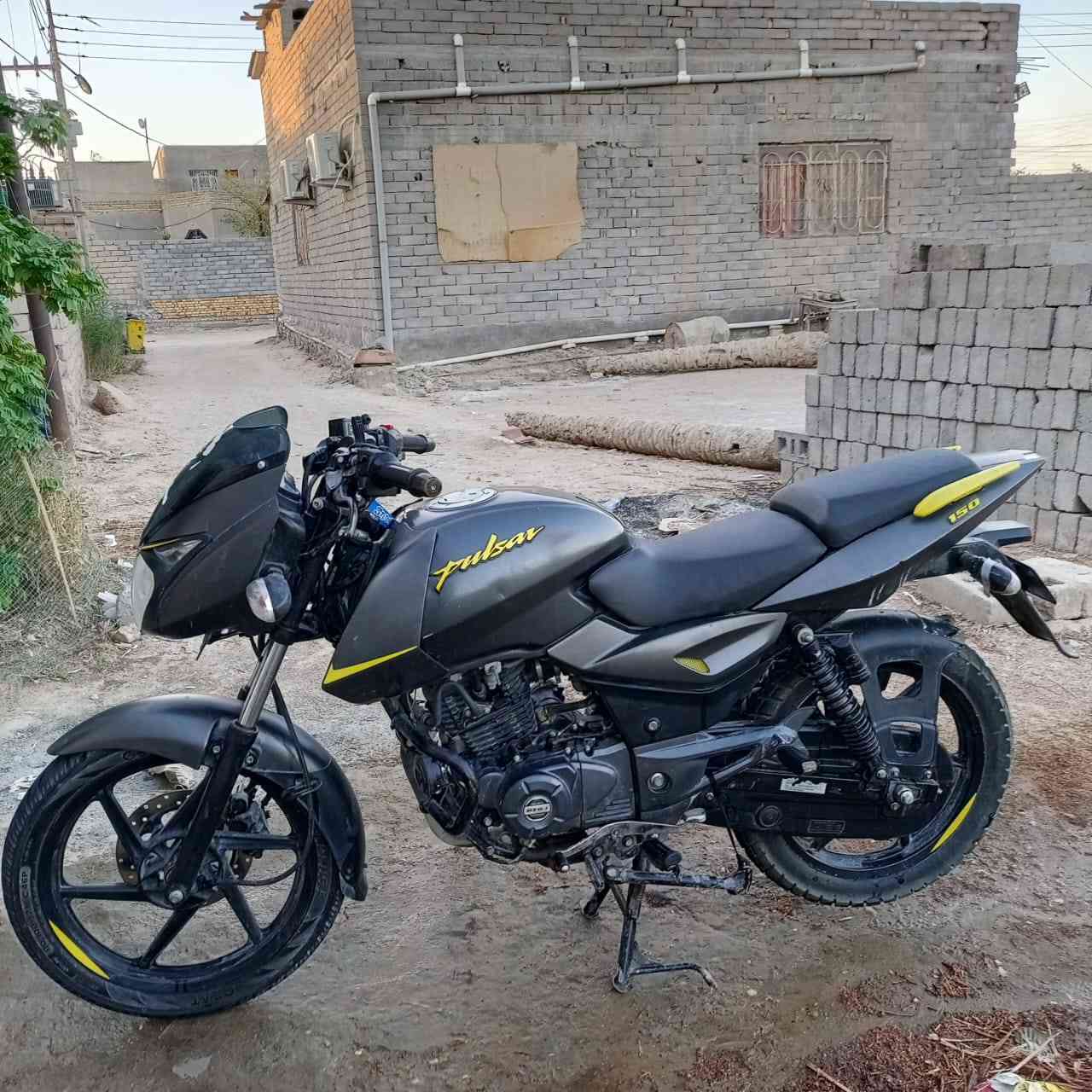 بولسر نضيفه للبيع مديل 21 ما مفتوحه مستعجل عل بيع تتواصل ***********
