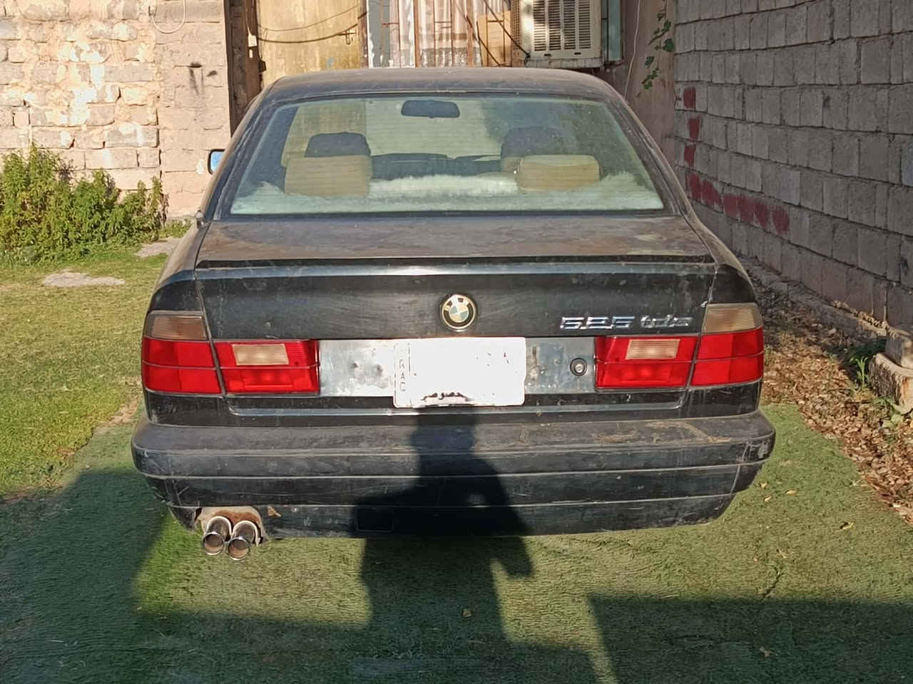 BMW
موديل 1993 حجم 525
محرك كبس تك فانوس 
گير اوتوماتيك 
كابون بانزين سنويه الى 2027
السعر خاص
***********
